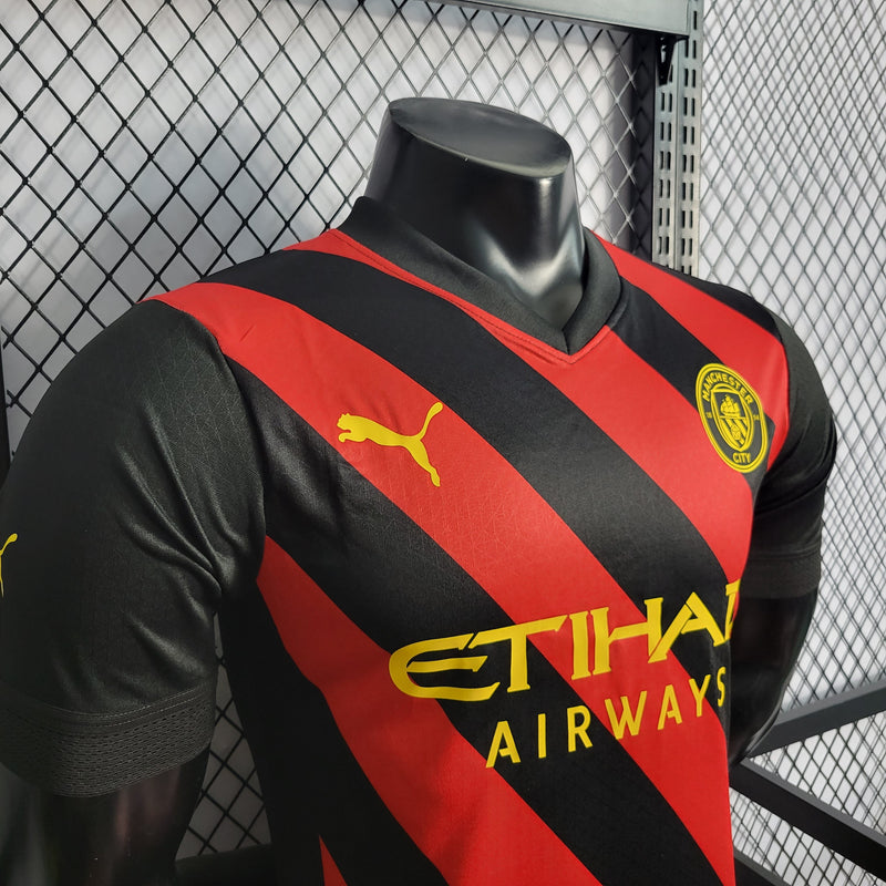 CAMISA VERSÃO PLAYER DO MANCHESTER CITY 22/23 VERMELHO E PRETO